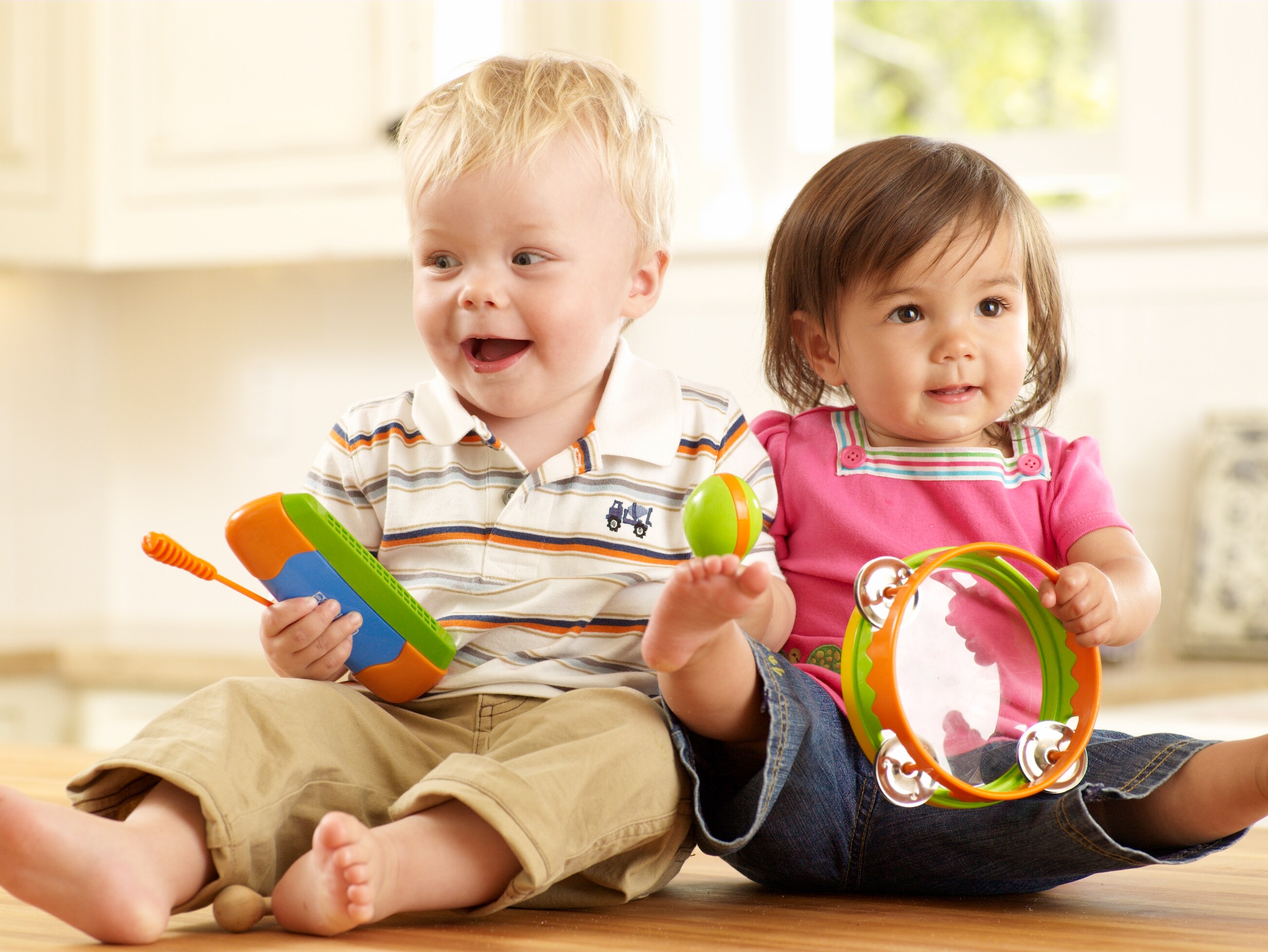 Ребенок очень любит играть. Дети дошкольного возраста. Раннее детство. Дети раннего дошкольного возраста. Ранний детский Возраст.